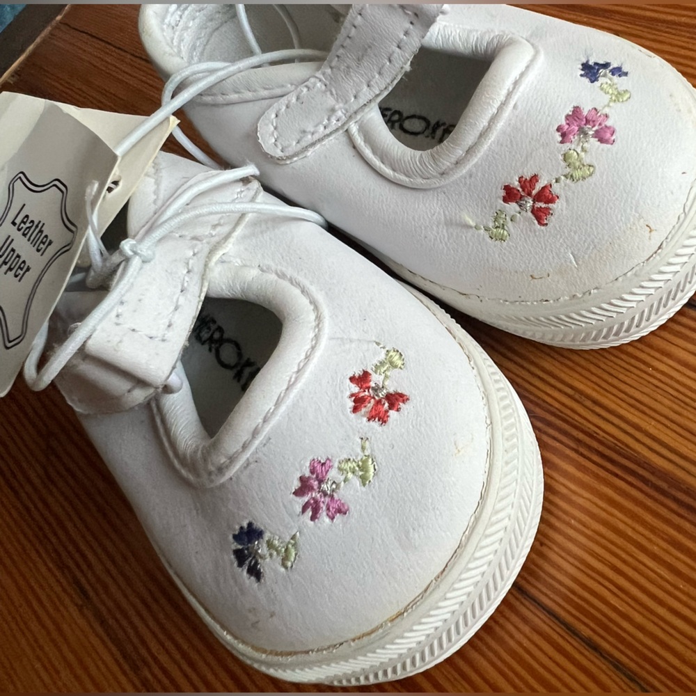 Cherokee Baby Shoes | Size 1 | White Leather Embroidered Flowers | Vintage 1990s